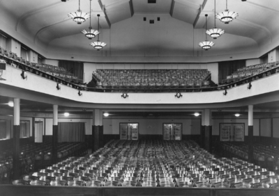 123149 Interieur van het N.V.-huis (Oudegracht 245) te Utrecht: grote zaal.