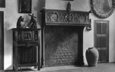 78690 Interieur van een stijlkamer van het Centraal Museum (Agnietenstraat 1) te Utrecht: Gotische kamer.