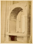 122308 Interieur van de Domkerk te Utrecht: cenotaaf van bisschop George van Egmond tussen twee pijlers van het koor, ...