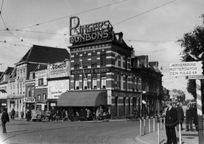 72248 Gezicht op de hoek Catharijnesingel/Vleutenseweg te Utrecht met de huizen Vleutenseweg 1-hoger (links).N.B.: De ...