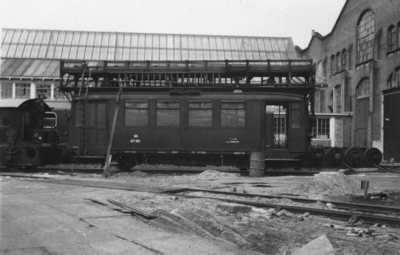 161948 Afbeelding van de bovenleidingmontagewagen (motormontagewagen) nr. 157 861 (ex-omC serie 901-908) van de N.S. ...