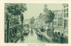 38546 Gezicht op de Oudegracht te Utrecht vanaf de Jacobibrug naar het zuiden met rechts op de achtergrond de ...