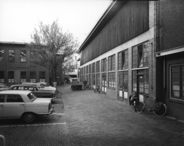 87580 Gezicht op de werkplaats en magazijnen van de Dienst van Openbare Werken van de gemeente Utrecht (Achter ...