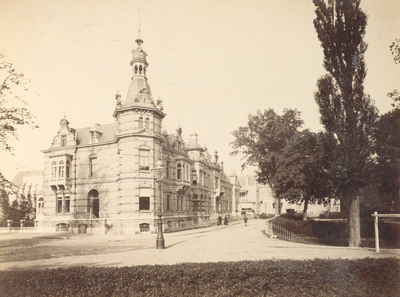 122474 Gezicht in het Oorsprongpark te Utrecht, uit het oosten.