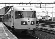 151204 Afbeelding van het gerenoveerde diesel-electrische treinstel DE 2 nr. 181 (oud nr. 99 van de serie 61-106/Blauwe ...