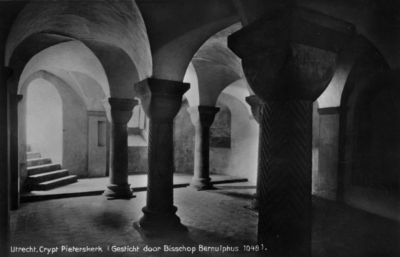 82214 Interieur van de Pieterskerk (Pieterskerkhof) te Utrecht: crypte.