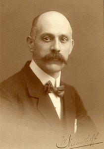 25027 Portret van Willem Nieuwhoff (Zwolle 2 juli 1877 - 's-Gravenhage 28 april 1962), directeur van de Gemeentelijke ...