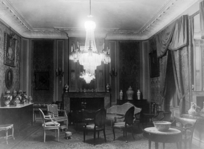 78661 Interieur van een stijlkamer van het Centraal Museum (Agnietenstraat 1) te Utrecht: Lodewijk XVI-kamer.