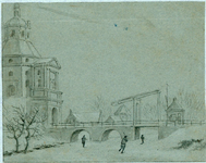 36606 Gezicht over de bevroren stadsbuitengracht te Utrecht op de Wittevrouwenpoort en -brug met rechts het wachthuisje.