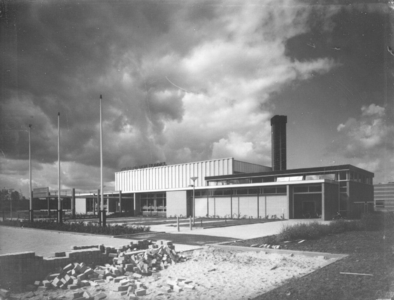 87165 Gezicht op het zwembad Den Hommel (Papendorplaan 5) te Utrecht.N.B. Het adres Papendorplaan 5 is op 29 november ...