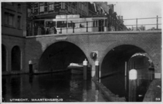 26549 Gezicht op de Maartensbrug over de Oudegracht te Utrecht.