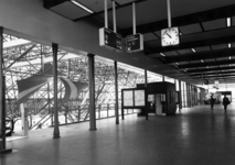 155979 Gezicht in de stationshal van het nieuwe N.S.-station Zaandam te Zaandam.