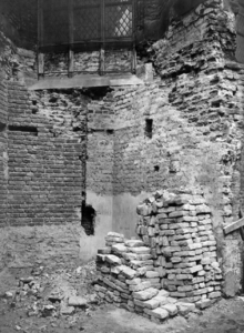 81644 Gezicht op een deel van het koor van de Jacobikerk (Jacobskerkhof) te Utrecht.