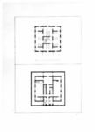 135138 Plattegrond van de begane grond (onder) en de verdieping (boven) van een gebouw met een vierkante plattegrond.