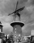 51477 Gezicht op de molen Rijn en Zon (Adelaarstraat 30) te Utrecht, uit het zuidwesten.