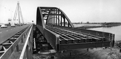 83869 Afbeelding van de oude Galecopperbrug over het Amsterdam-Rijnkanaal te Utrecht, vlak voor de verplaatsing ...