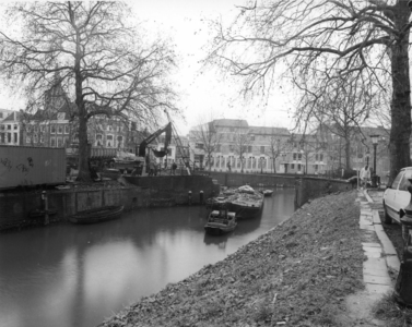 83506 Gezicht op de plaats van de Weerdbrug over de Stadsbuitengracht tijdens de werkzaamheden voor het herstel van de ...
