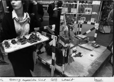 65971 Afbeelding van een gedeelte van de tentoonstelling Openbare Verlichting in de hal van het gebouw van het ...