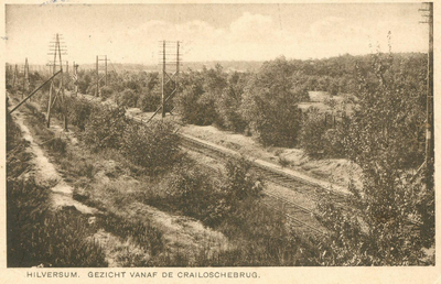 161735 Gezicht op de spoorbaan tussen Hilversum en Bussum, ter hoogte van Crailoo.