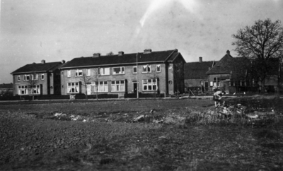 25523 Gezicht op de politiewoningen aan de Burgemeester Taets van Amerongenlaan te De Meern (gemeente Oudenrijn), uit ...