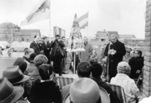 91950 Afbeelding van de officiële opening van de tennisbanen van de L.T.C. (Lawn Tennis Club) op het sportveldencomplex ...