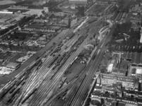 84694 Luchtfoto van het spoorwegemplacement te Utrecht, uit het zuidoosten.