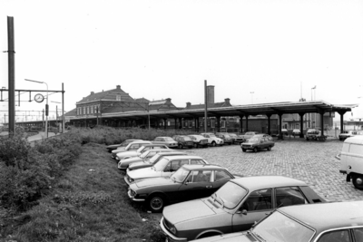 150448 Gezicht op het N.S.-station Hoek van Holland Haven te Hoek van Holland.