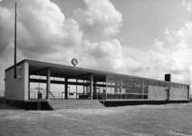 156197 Gezicht op het N.S.-station Purmerend te Purmerend.