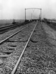 156444 Afbeelding van herstelwerkzaamheden aan de spoorlijn ter hoogte van Lage Zwaluwe, na de Watersnoodramp.