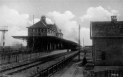 161679 Gezicht op het N.S.-station Heeze-Leende te Heeze.N.B. De stationsnaam Heeze-Leende is per 2-10-1960 gewijzigd ...