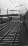 161091 Gezicht op de spoorbaan te Lunetten bij Utrecht, vanuit de trein getrokken door de stoomlocomotief nr. 3737 ...