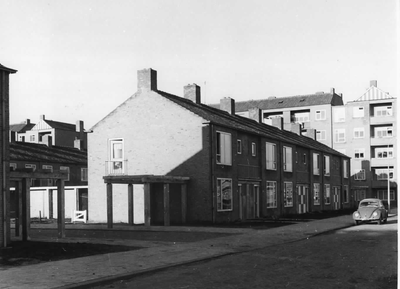 58751 Gezicht op de huizen Stormdijklaan 14 (links) -hoger te Utrecht.