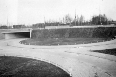 24779 Gezicht op het verkeersplein De Berekuil te Utrecht.