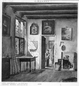 35132 Interieur van een huis aan Achter Clarenburg te Utrecht: een bovenachterkamer, ingericht als atelier van de ...