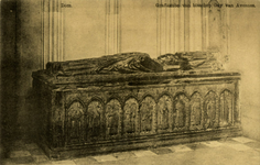124456 Interieur van de Domkerk (Munsterkerkhof) te Utrecht: graftombe van bisschop Guy van Avesnes.N.B. In 1912 is de ...