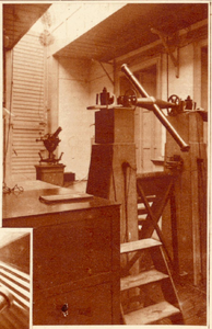 79501 Interieur van de Sterrenwacht op het bolwerk Zonnenburg te Utrecht: meridiaanzaal.