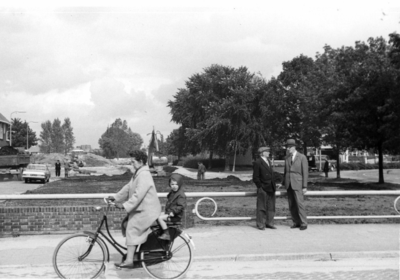 86593 Gezicht vanaf de Willem van Noortbrug op het gedempte Zwarte Water te Utrecht.