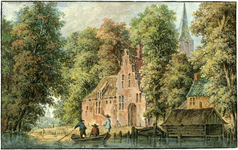 200768 Gezicht op enkele huizen aan een rivier met op de achtergrond de spits van een kerktoren.