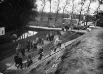 76481 Afbeelding van het begin van de verhoging van de spoorlijn bij de Vondellaan te Utrecht. Commissaris van de ...