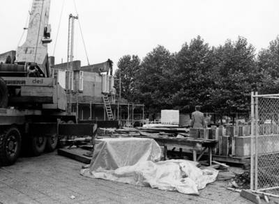 91328 Gezicht op de werkzaamheden ten behoeve van de uitbreiding van het gemeentehuis (Dorpsstraat 9) te Vleuten ...