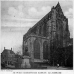 83014 Gezicht op de Domkerk (Domplein) te Utrecht, uit het zuidwesten, met op de voorgrond het standbeeld van Jan van Nassau.
