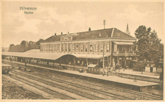 161732 Gezicht op het N.S.-station Hilversum te Hilversum.