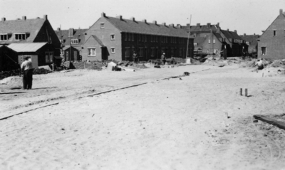 24737 Gezicht op de in aanbouw zijnde huizen aan de Vijgeboomstraat te Utrecht.