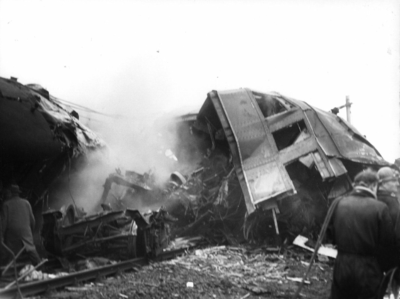 157514 Afbeelding van de ravage na de treinramp te Harmelen.