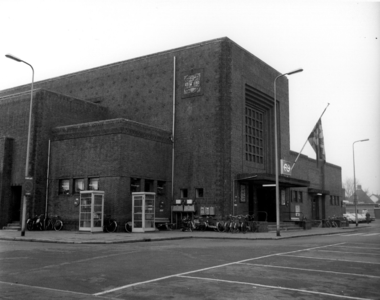 150533 Gezicht op het N.S.-station Naarden-Bussum te Bussum.