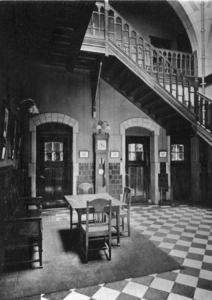 75453 Interieur van de Utrechtse Hypotheekbank (Drift 17) te Utrecht: de benedenhal.