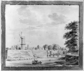 30838 Gezicht vanaf de singel over de stadsbuitengracht te Utrecht op het bastion Sterrenburg en de molen op de ...