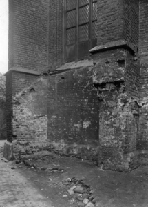 81646 Gezicht op een deel van het koor van de Jacobikerk (Jacobskerkhof) te Utrecht.