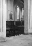 81671 Interieur van de Jacobikerk (Jacobskerkhof) te Utrecht: kerkzaal met het koorhek.