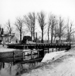 159046 Gezicht op de herstelde spoorbrug over het Overijsselsch Kanaal te Raalte.